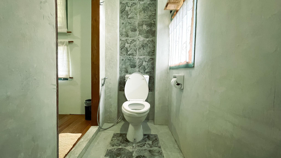 Bathroom 5, Rimsira, Pathiu