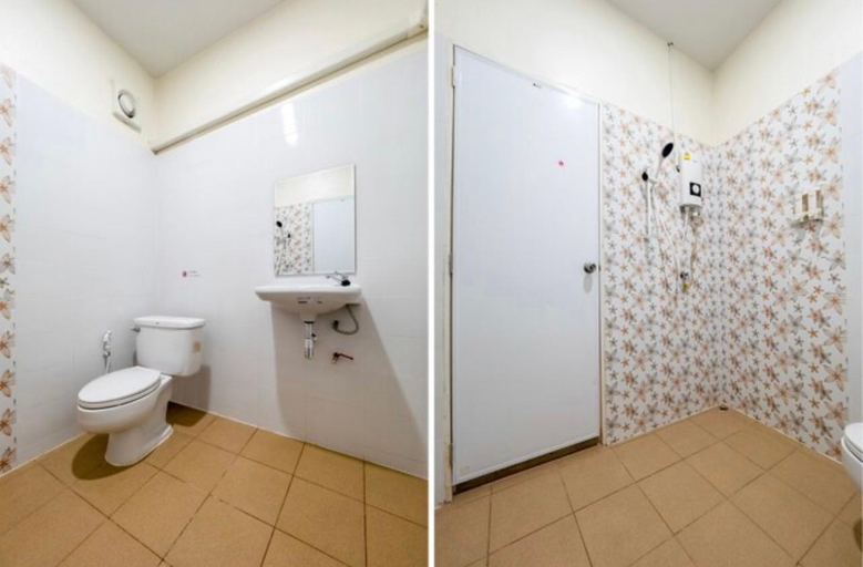 Bathroom, 69 Resort Laem Chabang, Si Racha