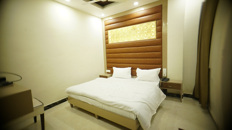 Bedroom 2, HOTEL SOLUXE, Yamunanagar