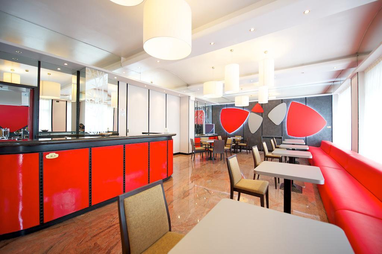 Others 4, Hotel Toscanini, Parma