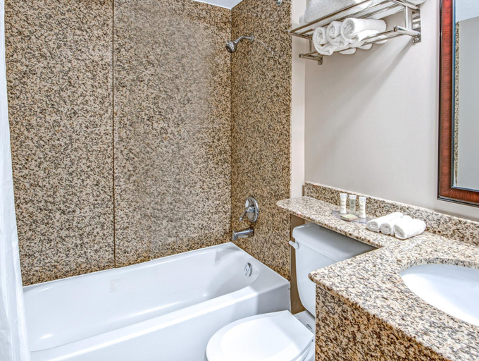 Bathroom, Super 8 Huntsville, Muskoka