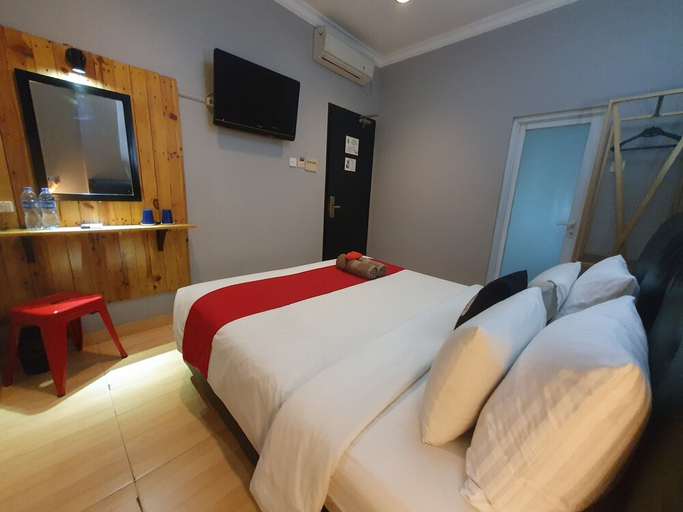 bedroom 13