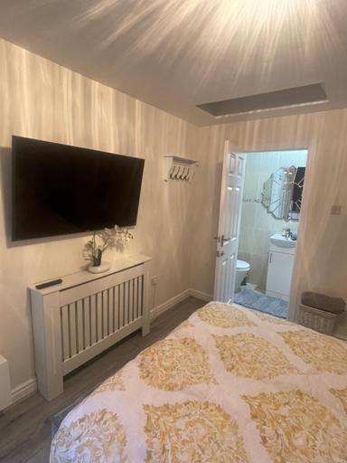 Others 5, Private guest house/Annexe, Trafford