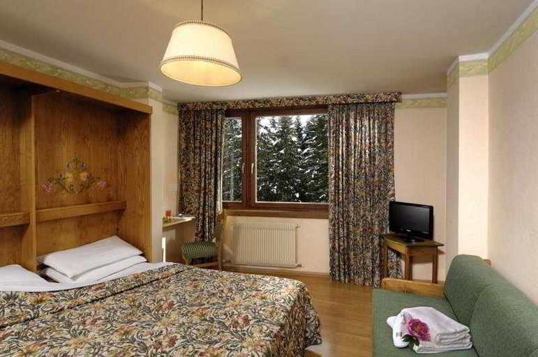 Bedroom 2, Carlo Magno Spa Resort, Trento