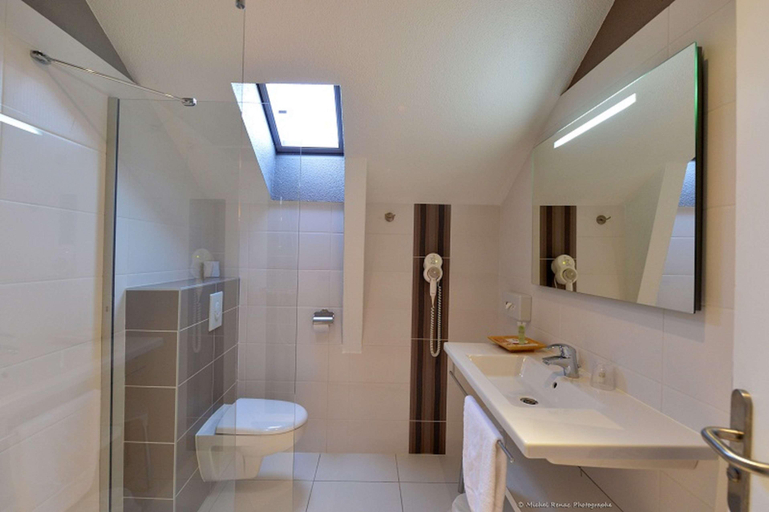 Bedroom 3, Best Western Plus Le Roof, Morbihan
