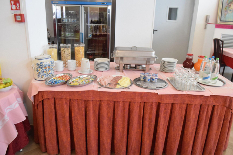 Others 2, Hotel Columbia, Rimini
