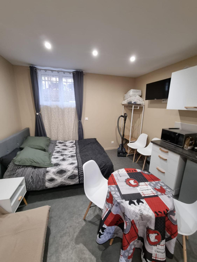 Others 4, Studio Montry, Seine-et-Marne