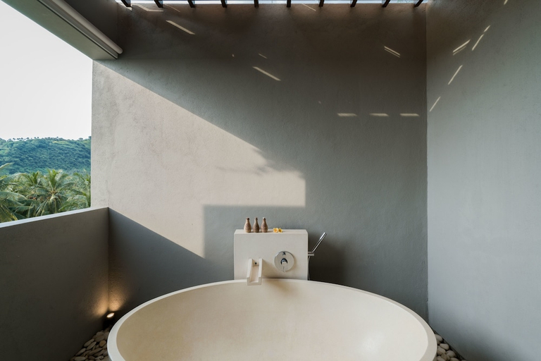 bathroom 9
