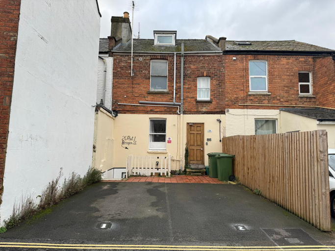 Others 4, Comfortable Modern Home,Town Center,Ground Floor,Ensuite Room D, Possible free parking, Gloucestershire