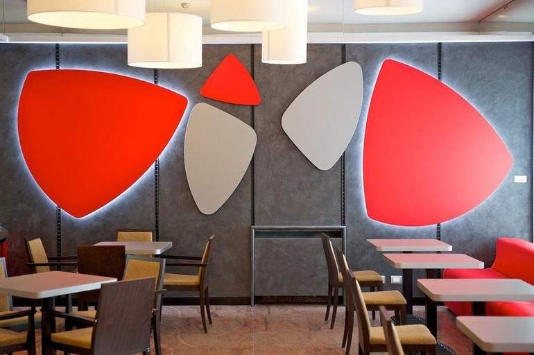 Others 5, Hotel Toscanini, Parma