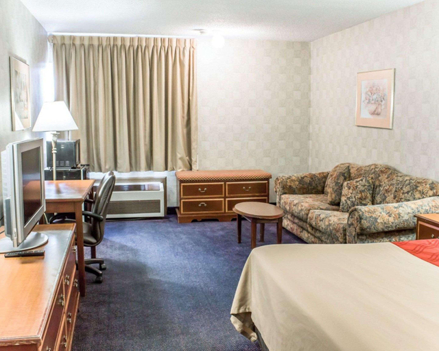 Bedroom 3, Econo Lodge & Suites, Guilford