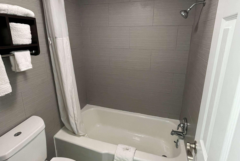 Bedroom 2, Days Inn By Wyndham Calhoun Ga, Gordon