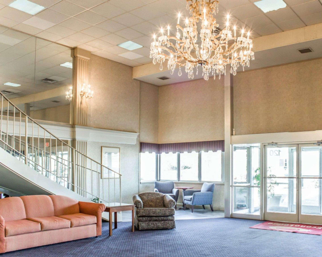 Public Area 2, Econo Lodge & Suites, Guilford