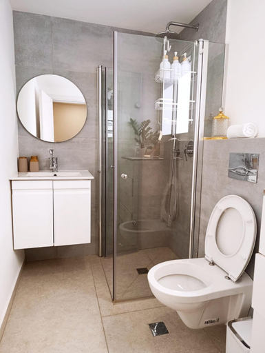Bathroom 3, Ha Meyasdim 36