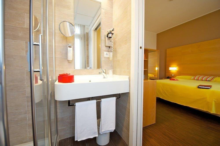 Bedroom 3, Hotel Toscanini, Parma