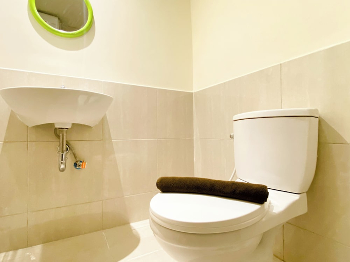 Bathroom 2, Nice And Simply 2Br At Meikarta Apartment, Cikarang