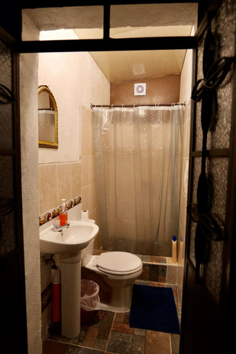 Bathroom, Wonderland Hostel, Antigua Guatemala