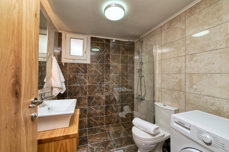 Bathroom, Amoudarasuites, Crete