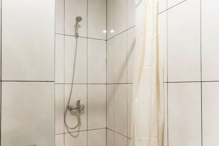 Bathroom 3, Chic And Cozy 2Br Grand Kamala Lagoon Apartment, Bekasi