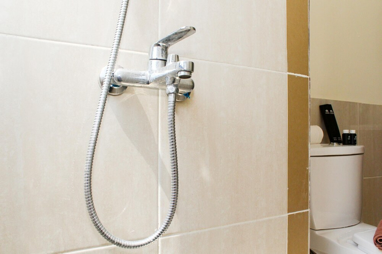 Bathroom 2, Comfortable and Homey 3BR at Meikarta Apartment, Cikarang