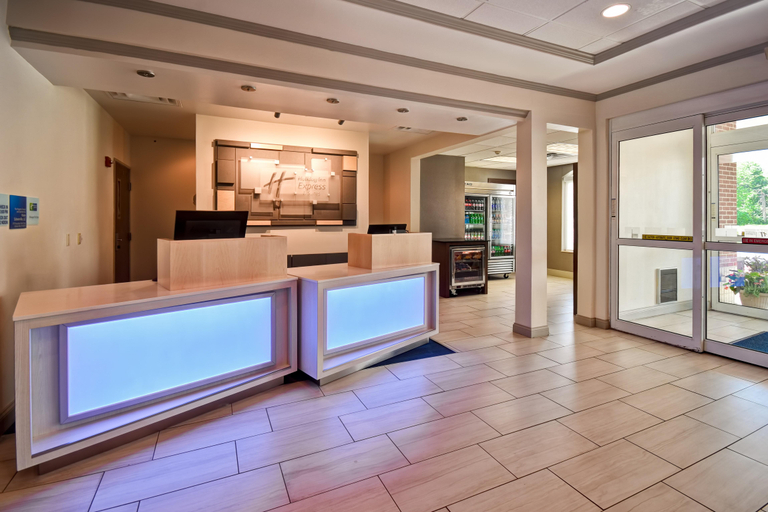 Public Area 5, Holiday Inn Express & Suites SCHERERVILLE by IHG, Lake