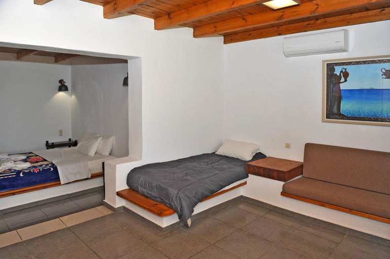 Others 5, Galini Tropica, Crete