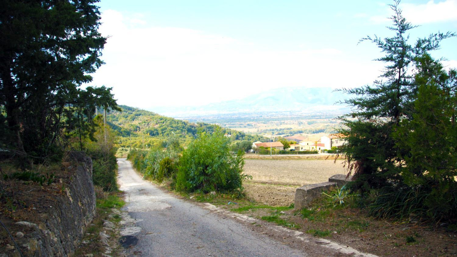 Others 3, La Casa sulla Collina, Salerno