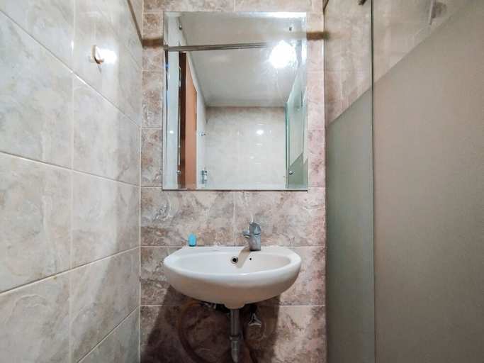 Bathroom 3, Serene 2Br At Galeri Ciumbuleuit 1 Apartment, Bandung