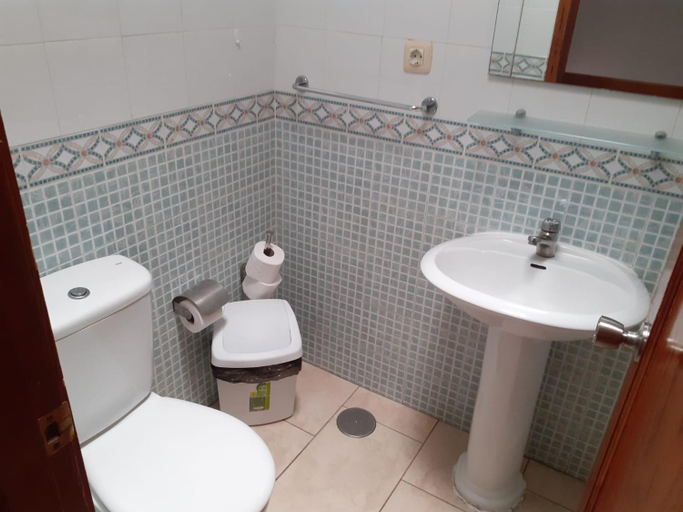 Bathroom 2, Niza Apartamentos, Las Palmas