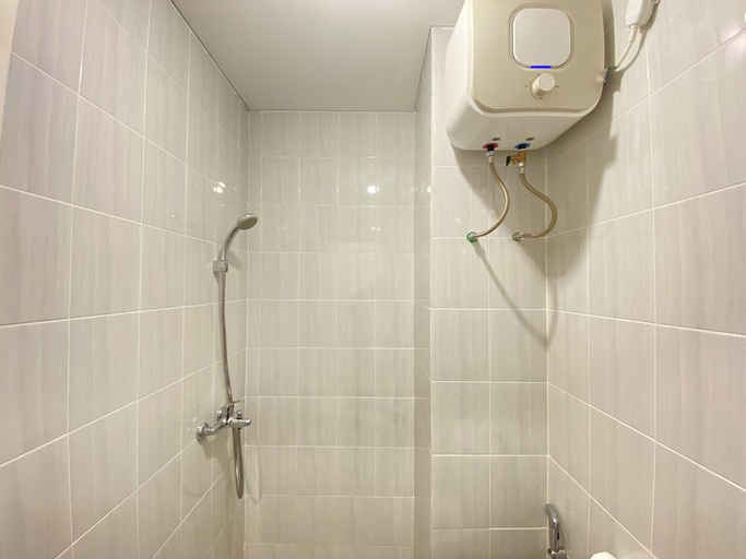 Bathroom 2, Smart Studio Room Semi Apartment at The Lodge Paskal near BINUS University, Bandung