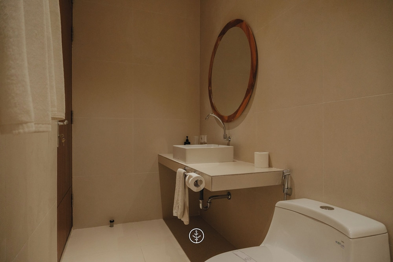 Bathroom 3, Mentari Hill View 8 BR heated pool and movie room, Bandung