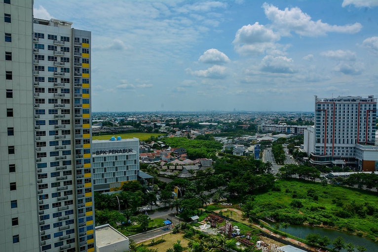 Exterior & Views 2, Best Studio with Pool View Springlake Summarecon Apartment, Bekasi
