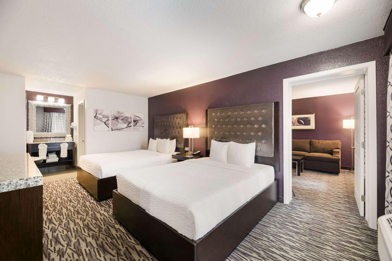 Bedroom 3, Clarion Inn & Suites Across from Universal Orlando, Orange