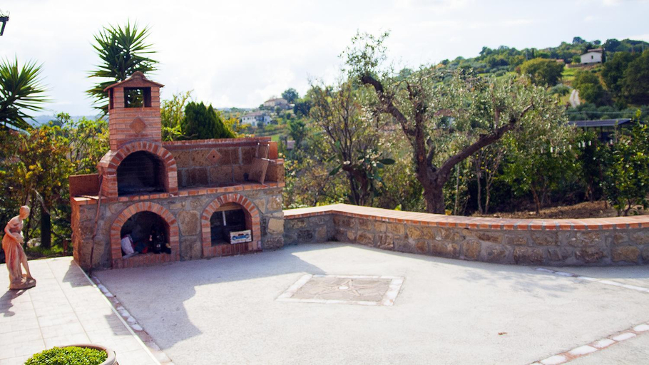 Others 5, La Casa sulla Collina, Salerno
