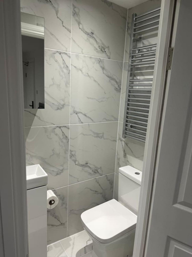 Others 3, Central London- Zone 2 En-suite Room, London