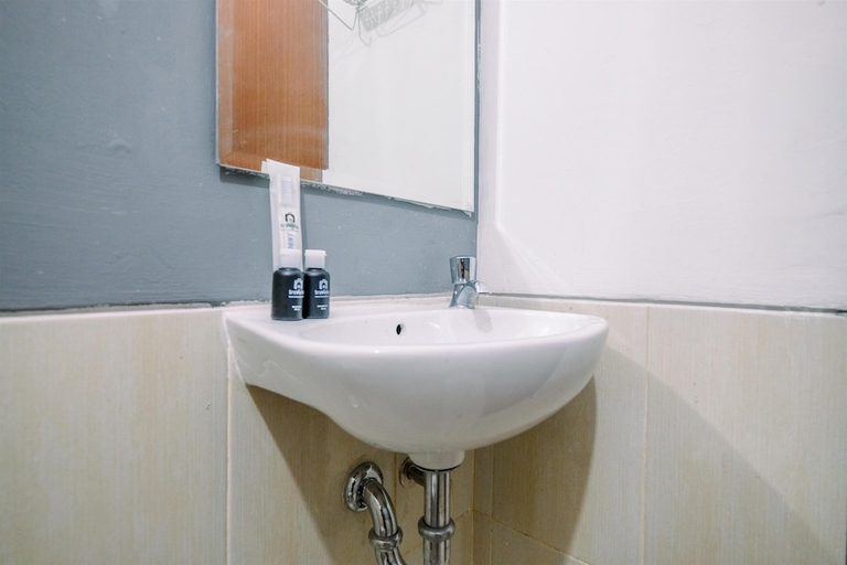 Bathroom 2, Best Homey And Nice 2Br At Transpark Juanda Bekasi Timur Apartment, Bekasi