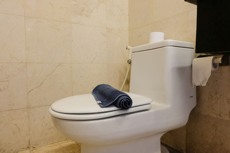 Bathroom 3, Best Location 2Br At Braga City Walk Apartment, Bandung
