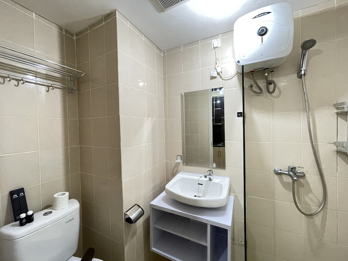 Bathroom 2, Luxury And Spacious 1Br Apartment At Parahyangan Residence Bandung, Bandung