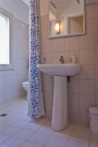 Bathroom 4, B&B U Palmentu, Messina