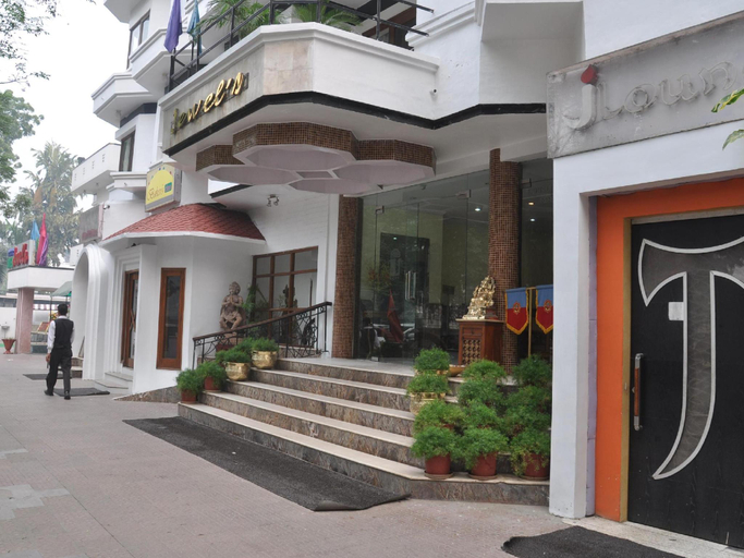 Others 2, Hotel Jewels, Karnal