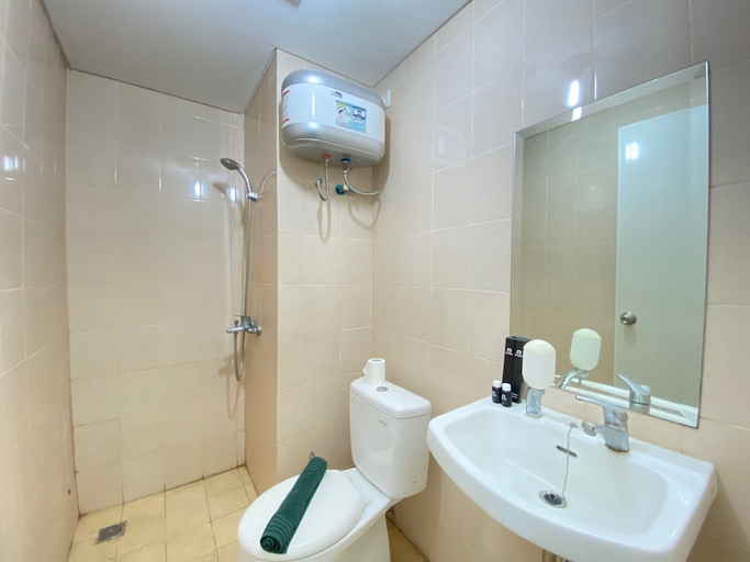 Bathroom 2, Private & Bright 2BR Apartment at Parahyangan Residence near Nara Park, Bandung