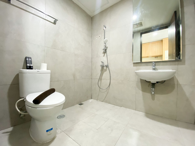 Bathroom 3, Comfy And Tidy Studio At Pollux Chadstone Apartment, Cikarang