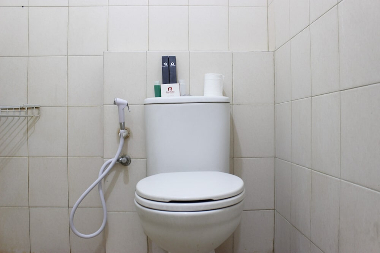 Bathroom 3, Cozy 2BR Tamansari Panoramic Apartment, Bandung