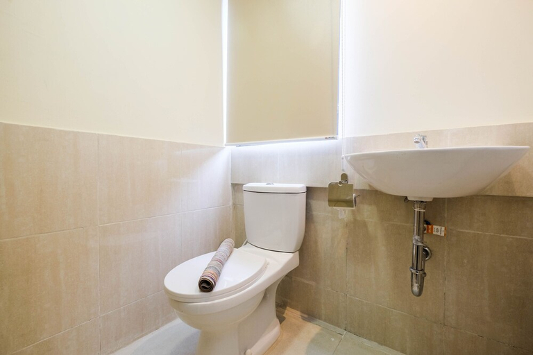 Bathroom 4, Simple 2BR at Meikarta Apartment, Cikarang