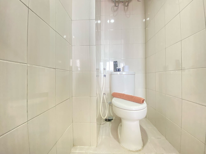 Bathroom 5, Spacious Studio Room At Mekarwangi Square Cibaduyut Apartment, Bandung