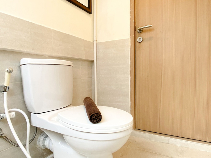 Bathroom 2, Modern Look 2Br At Meikarta Apartment, Cikarang