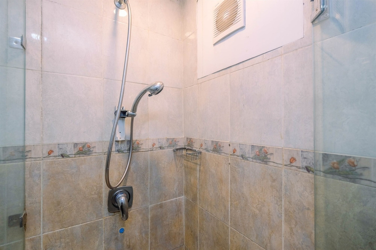 Bathroom 2, Nice and Comfort 2BR Metropark Condominium Apartment, Cikarang