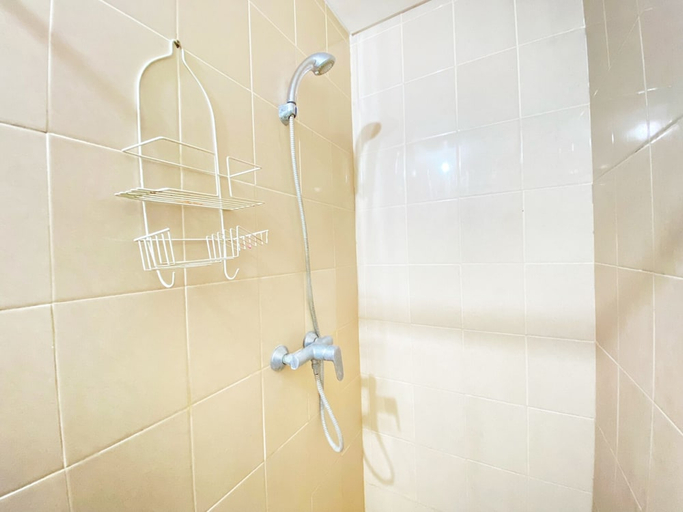 Bathroom 2, Pleasant 2Br At Apartment At Parahyangan Residence, Bandung