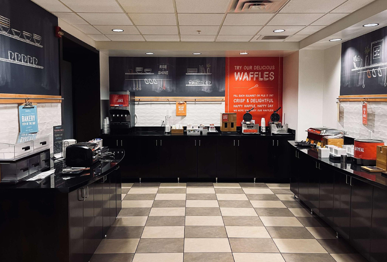 Food & Drinks 5, Hampton Inn & Suites by Hilton Lethbridge, Division No. 2