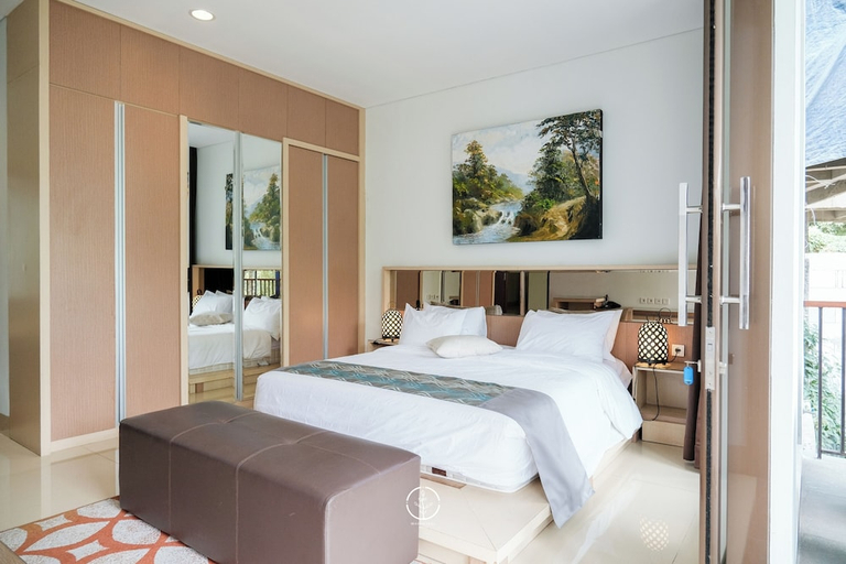 Bedroom 2, Mentari Hill View 8 BR heated pool and movie room, Bandung